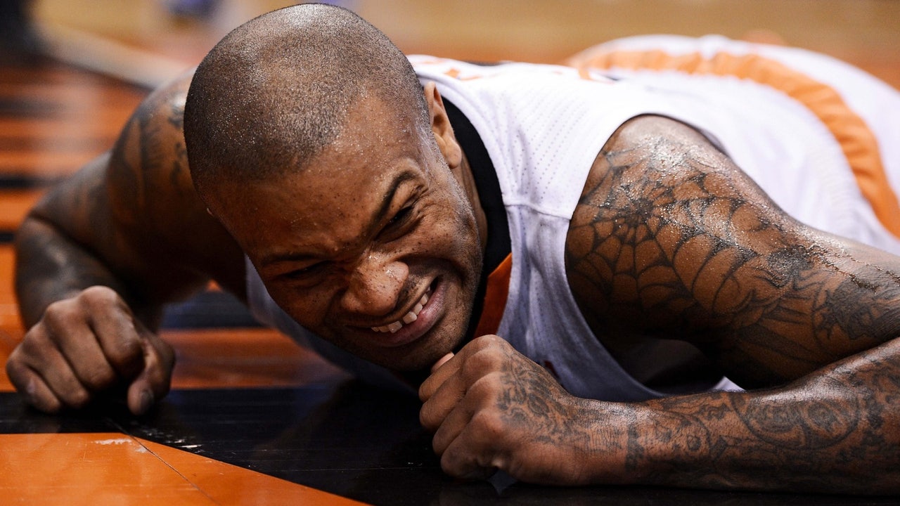 Hot Suns bury Mavericks with 15 3-pointers